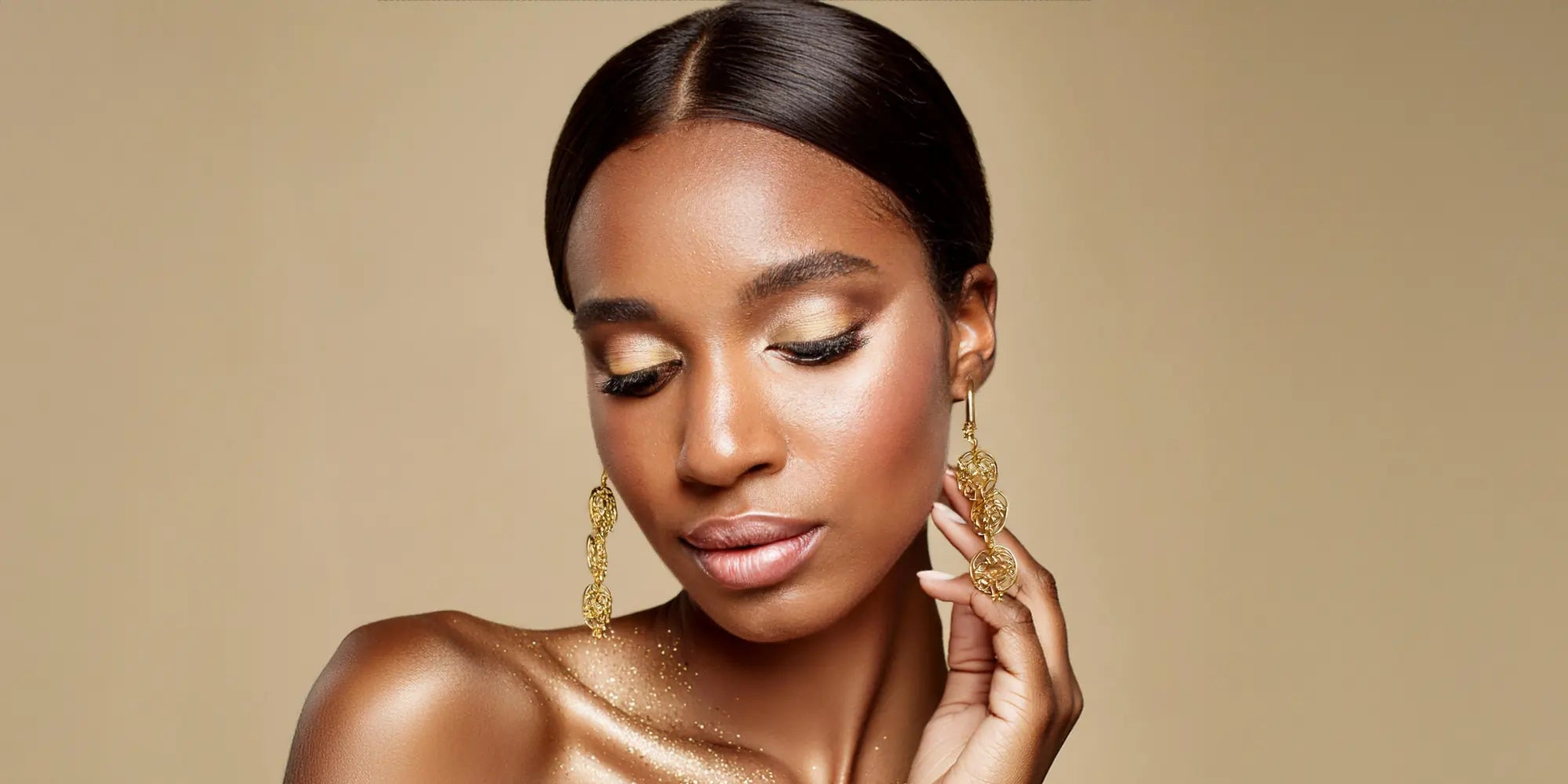 Goddess Core: Transforme Seu Look com a Elegância da Maquiagem Dourada