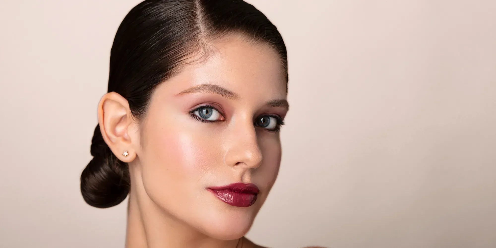 Como Usar o Iluminador para Criar Pontos de Luz Naturais em Diferentes Tons de Pele