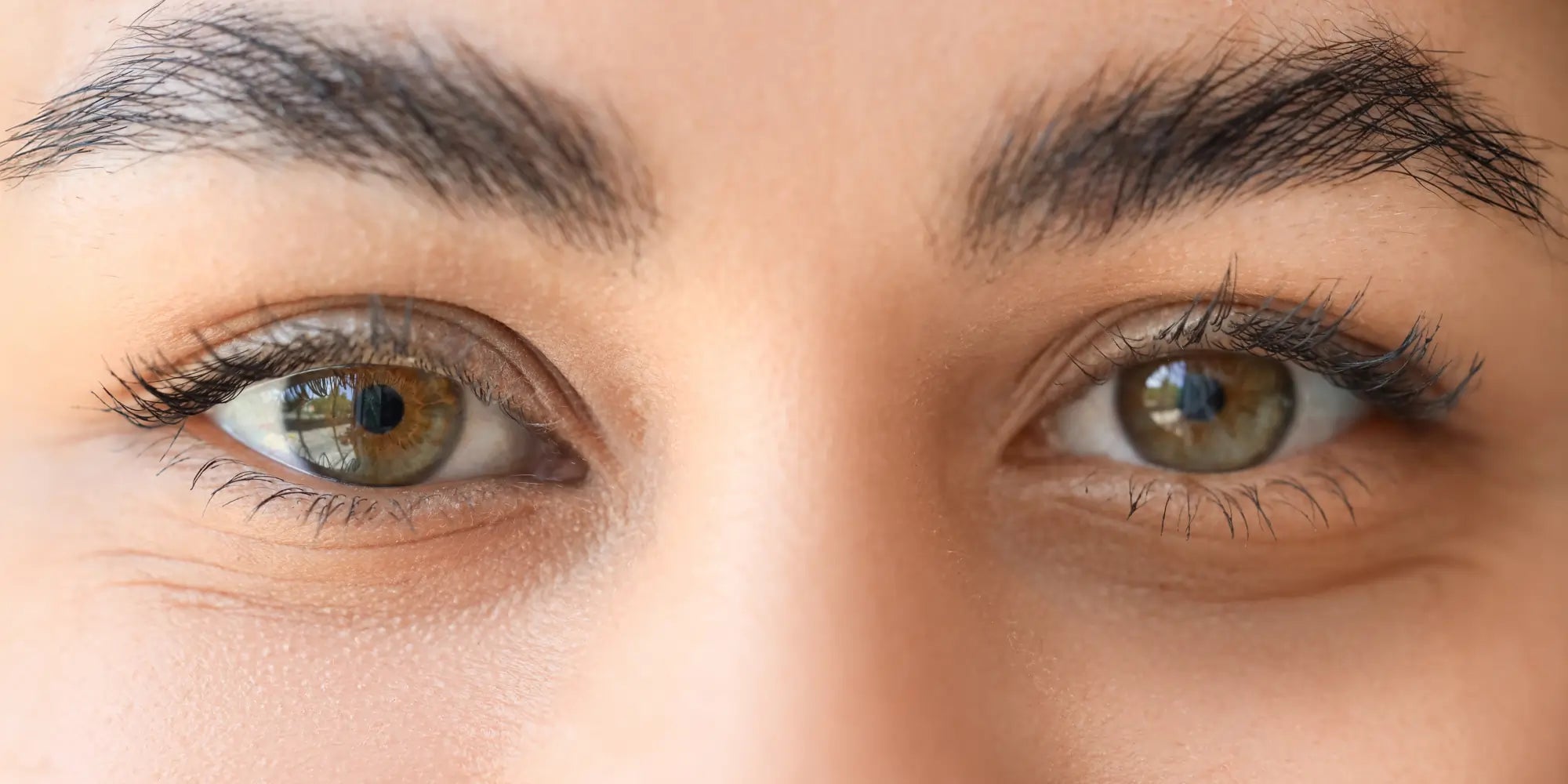 O Guia para Neutralizar e Iluminar a Área dos Olhos com Corretivos Naturais