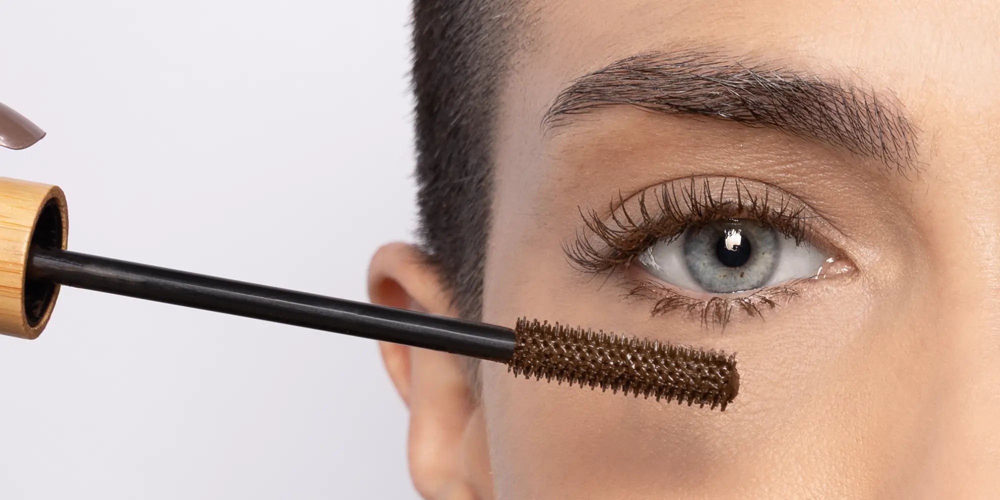Máscara de cílios marrom: realce natural para diferentes tons de pele e cores de olhos