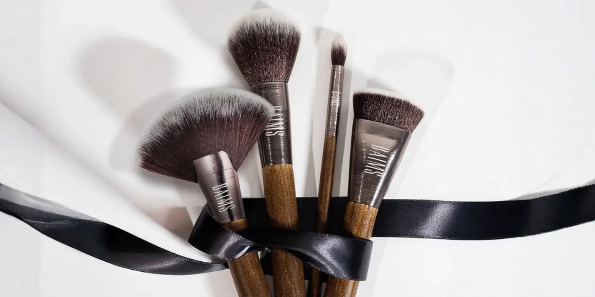Como limpar pincéis de maquiagem veganos sem danificar as cerdas sintéticas
