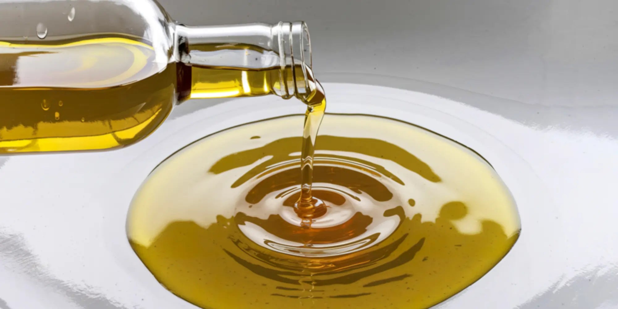 Vitamina E natural: Por que a origem do antioxidante importa na sua maquiagem