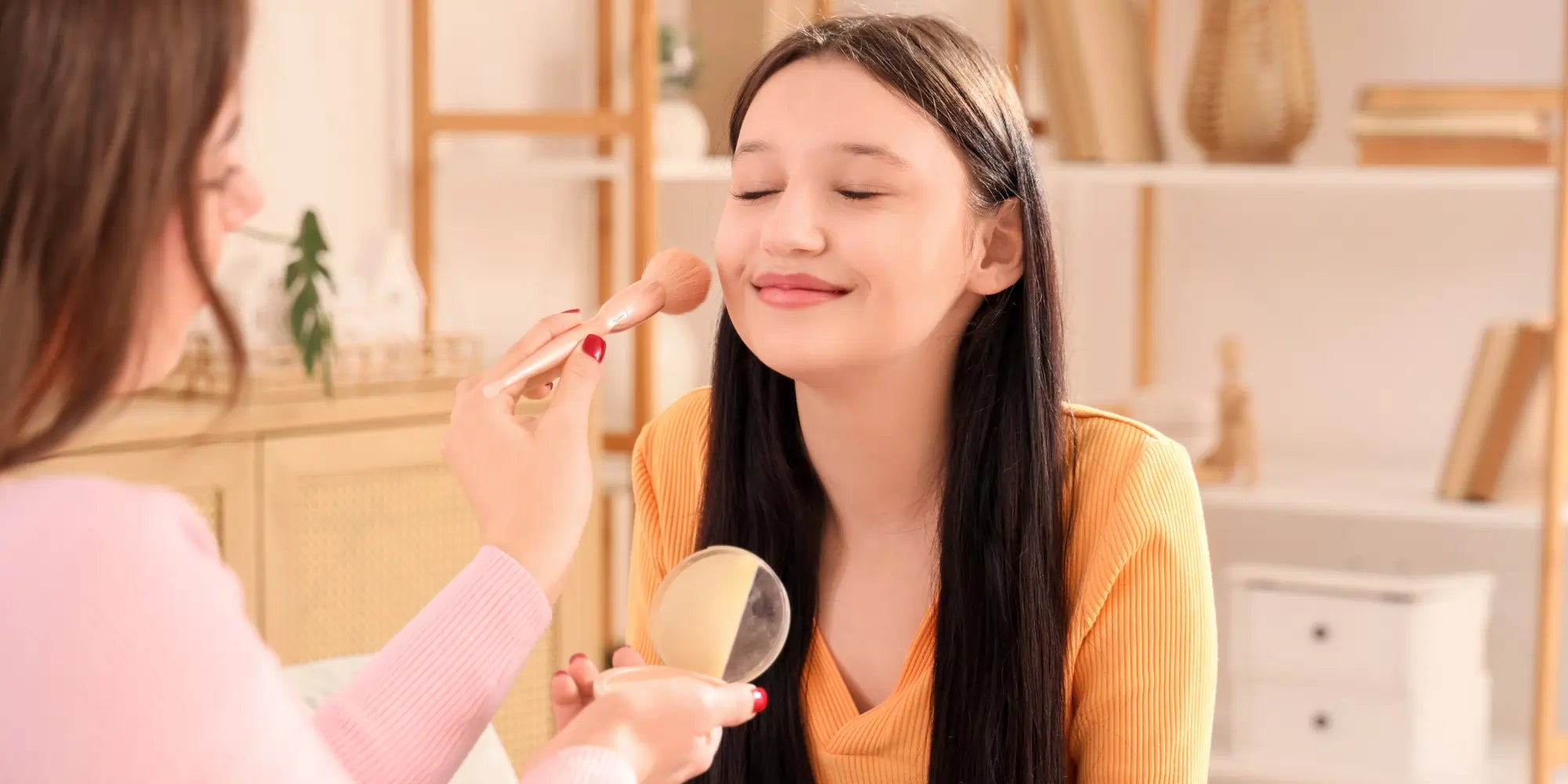 Maquiagem para adolescentes: por que começar a rotina de beleza com produtos clean evita problemas de pele no futuro